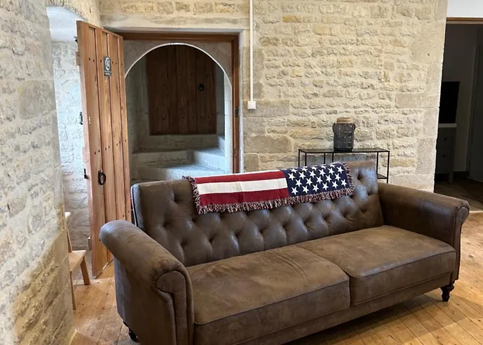 Hotel pres du College: CHÂTEAU DE FRANQUETOT&D Day Collins Museum